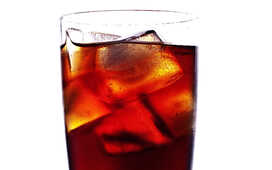 Сладкая газировка повышает риск мочекаменной болезни